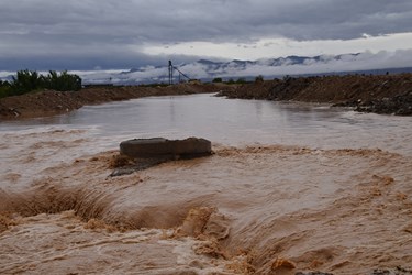 جاری شدن سیل در ابرکوه پس از 24 ساعت بارندگی