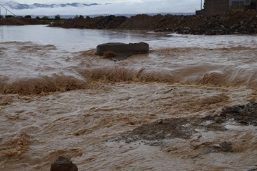 جاری شدن سیل در ابرکوه پس از 24 ساعت بارندگی