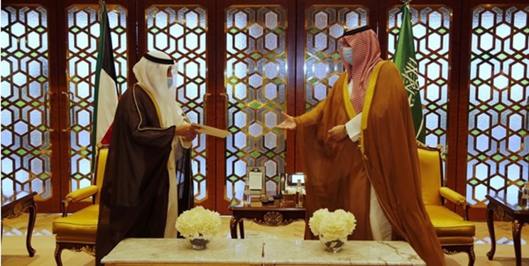 پیام مکتوب امیر کویت به شاه سعودی و تلاش برای حل بحران در شورای همکاری