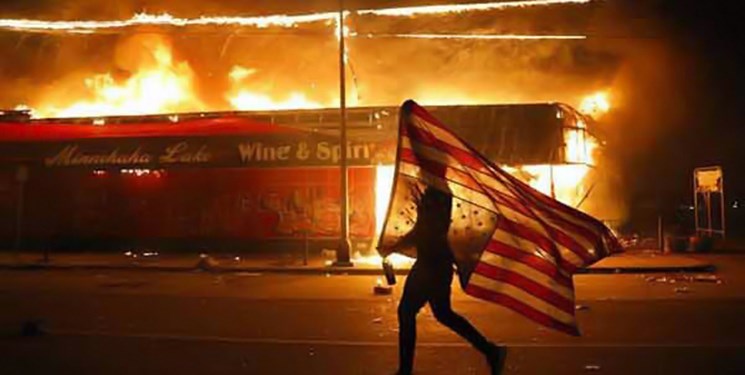 مسئولان آمریکایی: کشته‌شدن افسر پلیس در تظاهرات، «تروریسم داخلی» بود