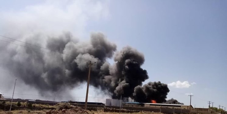آتش‌سوزی کارخانه تولید مواد شیمیایی  طرق رود نطنز+تصاویر و فیلم