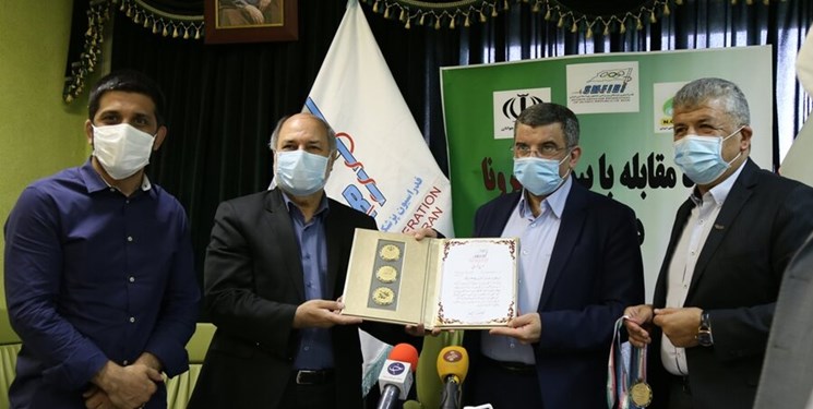 اهدای مدال و لوح قهرمانی از طرف فدراسیون پزشکی ورزشی به مجاهدان سلامت