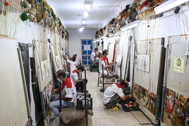 کارگاه قالی بافی در زندان بزرگ تهران 