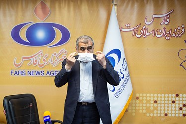 استفاده از ماسک توسط علی نیکزاد نائب رئیس مجلس در خبرگزاری فارس