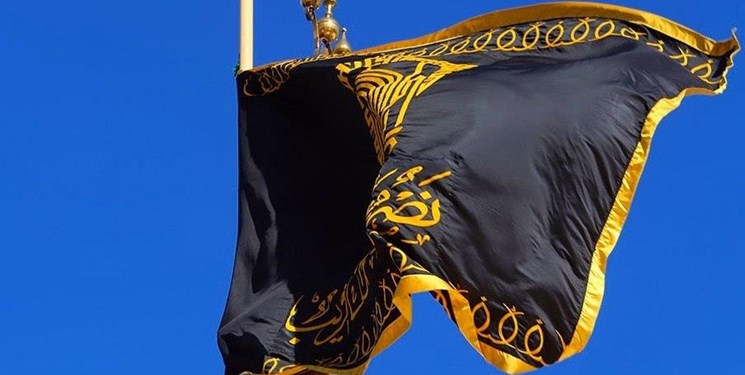 اهتزاز پرچم عزای امام جواد (ع) بر فراز گنبد حرم مطهر رضوی