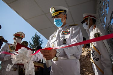 افتتاح سامانه‌های متحرک درمانی و انتقال بیمار  واقع در  دانشگاه علوم پزشکی ارتش توسط دریادار حبیب الله سیاری رئیس ستاد و معاون هماهنگ کننده ارتش