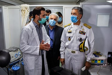 بازدید دریادار حبیب الله سیاری رئیس ستاد و معاون هماهنگ کننده ارتش از سامانه‌های متحرک درمانی و انتقال بیمار در دانشگاه علوم پزشکی ارتش
