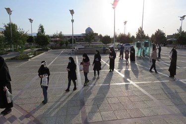 ورود داوطلبان به محل برگزاری کنکور سراسری در دانشگاه سمنان
