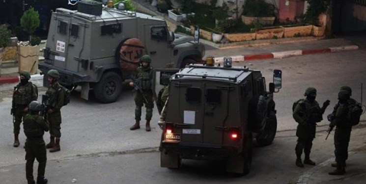 کرانه باختری | حمله ارتش و شهرک‌نشینان رژیم صهیونیستی به جوانان فلسطینی
