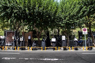  دومین تجمع  جمعی از هیأت‌های حسینی تهران و خانواده شهدا به منظور اعتراض به ناکارآمدی شهرداری تهران  در سیاه‌پوش کردن فضای شهری