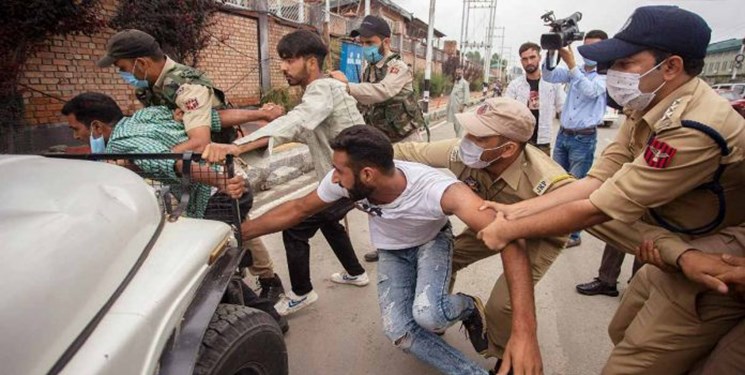 عکس| حمله پلیس هند به عزاداران حسینی در کشمیر