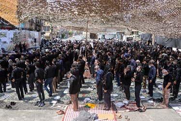 اقامه نماز ظهر عاشورا در اهواز 