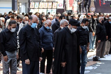 اقامه نماز ظهر عاشورا در اهواز 