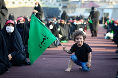 حضور کودکان در اجتماع بزرگ زنان عاشورایی  در میدان امام حسین(ع)