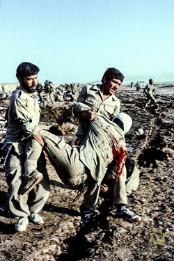 عراق شرق بصره پشت کانال ماهی /5 مرداد 1361
مجروحین پاتک ارتش عراق در عملیات رمضان