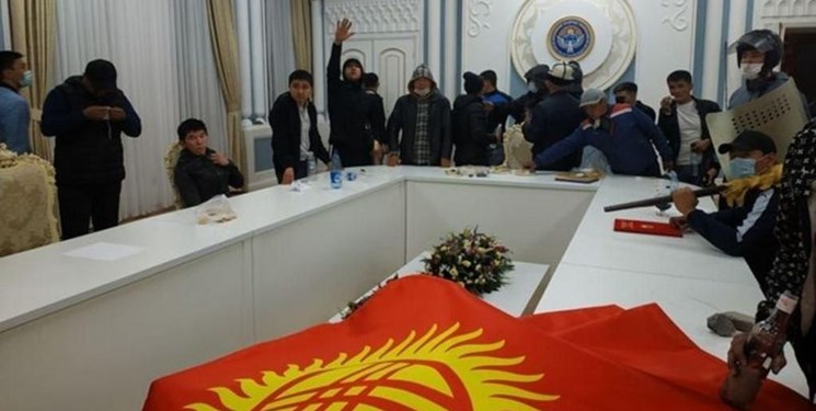 تداوم تنش‌ها در قرقیزستان؛ از محاصره «کاخ سفید» تا آزادی برخی مقامات