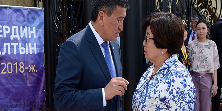 رئیس جمهور اسبق قرقیزستان: «جین بک اف» نباید در شرایط کنونی استعفا دهد
