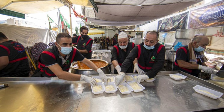 توزیع ۱.۵ میلیون  پرس غذای حضرتی بین زوار اربعین در کربلا+عکس