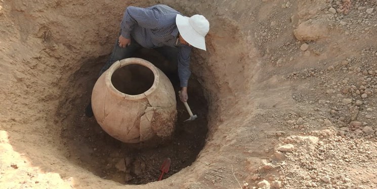 کشف یک خمره تاریخی در ابراهیم‌آباد اراک