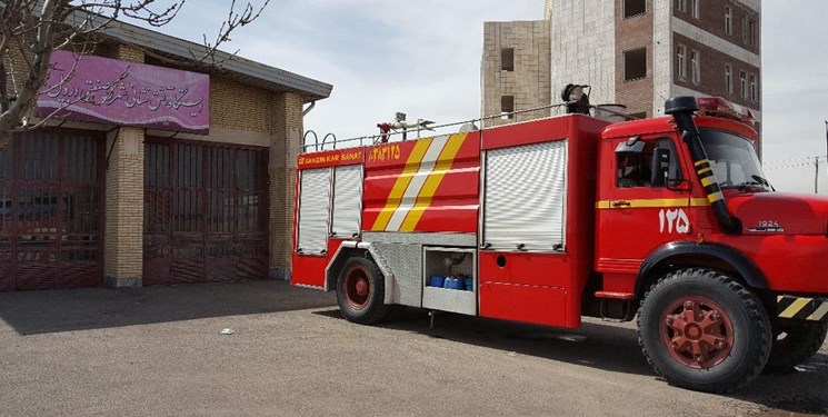 استقرار خودروهای عملیاتی آتش‌نشانی قم در مراکز تجمع/ گشت‌زنی در رینگ حرم مطهر و مسجد جمکران