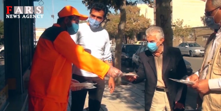 فیلم| توزیع ۲۰ هزار ماسک رایگان بین مردم شاهرود