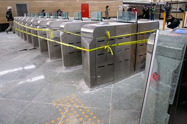 مسیر عبوری مسافران درحال آماده سازی در ایستگاه مترو  برج میلاد تهران