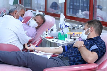 اهدای خون توسط اقشار مختلف مردم در روزهای کرونایی و به مناسبت هفته بسیج