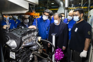 افتتاح خط تولید انبوه موتور +TU5  ایران خودرو توسط علیرضا رزم‌حسینی وزیر صنعت، معدن و تجارت