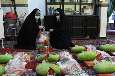 عکس| بسته های یلدای مهربانی برای زنان سرپرست خانوار