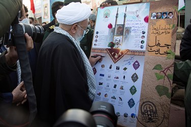 رونمایی و امضای پوستر 40 خدمت بسیج در استان یزد