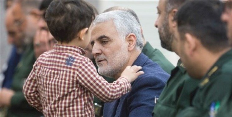 عشق‌بازی‌ حاج قاسم در نماز شب‌ها/ ماجرای تولد نوه‌های شهید سلیمانی و اتاق ایزوله