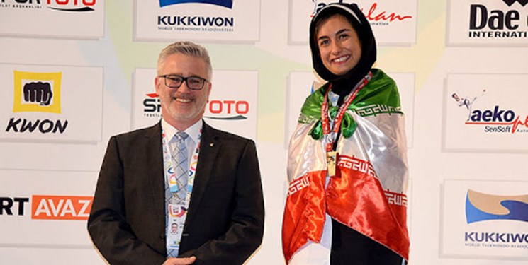 دختر شیرازی بر سکوی قهرمانی پاراتکواندوی جهان