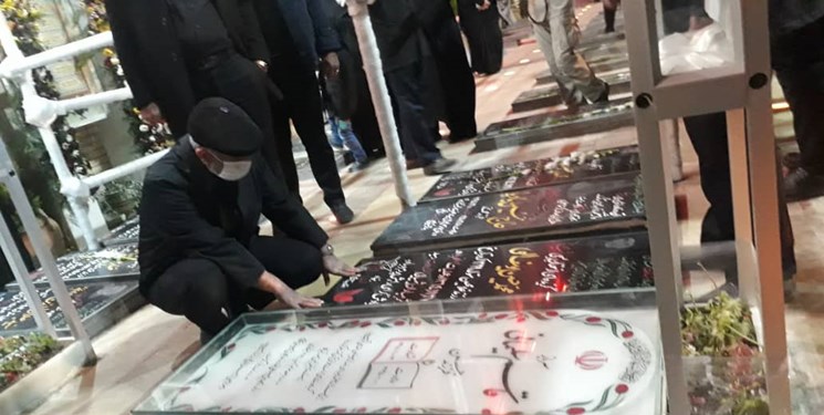 حضور سردار قاآنی بر سر مزار «حاج‌قاسم» + تصاویر