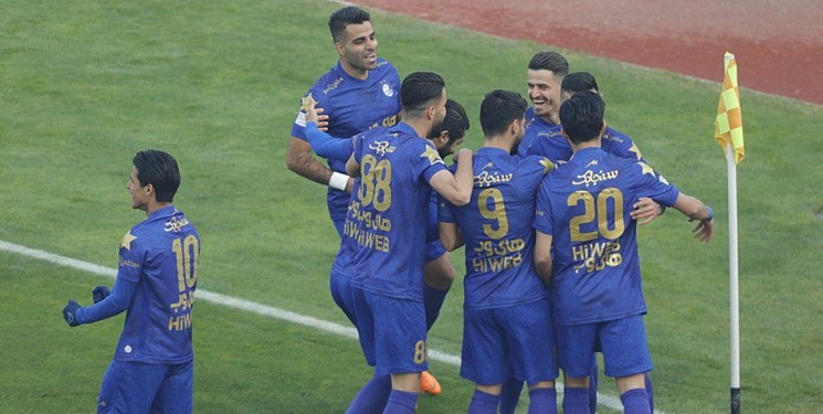 گزارش زنده از دربی 94/ پیروزی استقلال مقابل پرسپولیس در نیمه اول با گل مطهری