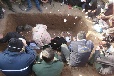 عکس|مراسم تشییع و تدفین شهید مدافع وطن رضا اسد اللهی