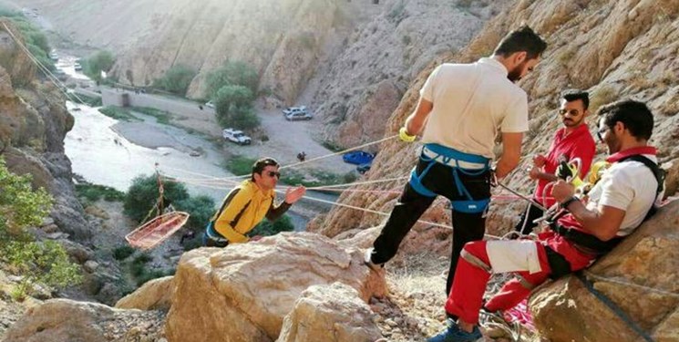 نجات ۳۱ کوهنورد گمشده در ارتفاعات رودان