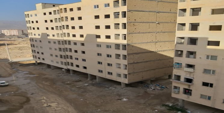 8 سال انتظار برای سقفی ناقابل/ پیمانکار تمایلی به تکمیل ساختمان ندارد!