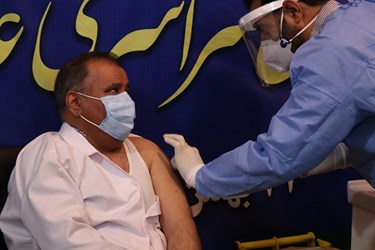 تزریق واکس کرونا به دکتر میرجلیلی رئیس دانشگاه علوم پزشکی شهید صدوقی یزد