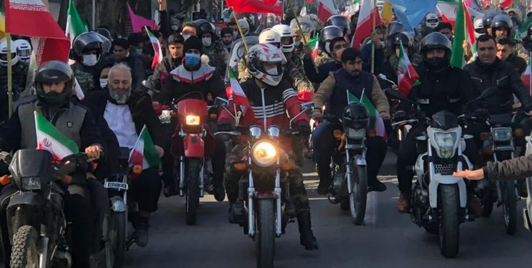 شور دلنشین جشن 42 سالگی انقلاب اسلامی در گلستان/ رژه خودرویی خانوادگی در «مکتب سلیمانی» خاطره‌انگیز شد+تصاویر
