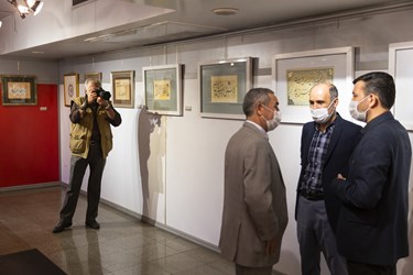 بازدیدکنندگان از نمایشگاه خوش‌نویسی، نقاشی‌خط و نگارگری «صریر سبلان»