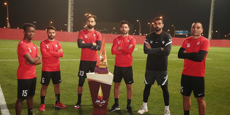 عکس یادگاری خلیل زاده و کریمی با جام حذفی قطر+عکس