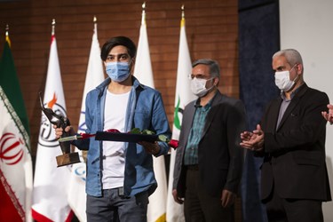 تقدیر از محمدمهدی دورانی عکاس خبرگزاری فارس، برگزیده اول بخش عکس مدافعان سلامت ششمین دوره جشنواره بین‌المللی هنر مقاومت