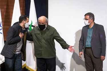 علی حیاتی دبیر بخش کتیبه و پرچم و مسعود نجابتی دبیرکل ششمین دوره جشنواره بین‌المللی هنر مقاومت