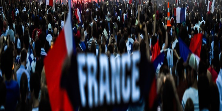 تظاهرات در پاریس علیه محدودیت‌های کرونایی