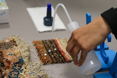 فرش آب گریز فرآوری شده با فناوری نانو در مراسم رونمایی از ۵۷ پروژه و محصول فناوری نانو