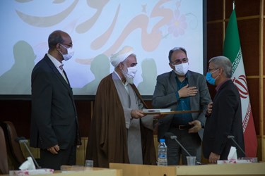 فرماندار شهرستان البرز نیز به دلیل توجه ویژه به برگزاری جلسات شورای فرهنگ عمومی مورد تقدیر قرار گرفت