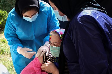 طرح واکسیناسیون کرونا برای سالمندان مقیم و کارکنان توانبخشی و نگهداری بهزیستی استان خوزستان آغاز شد 