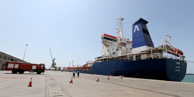 مقام یمنی: ائتلاف سعودی ۱۳  کشتی نفتی را  توقیف کرده است