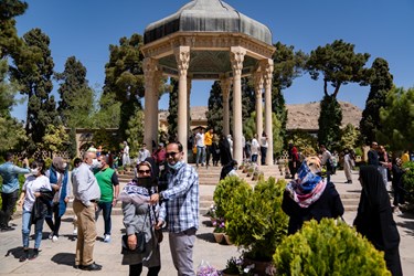 حضور مسافران نوروزی در حافظیه شیراز / نوروز 1400