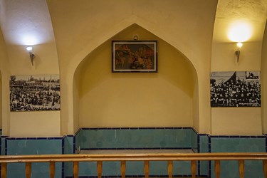 عکسهای قدیمی نصب شده بر دیوار چال حوض و بخش دوم موزه